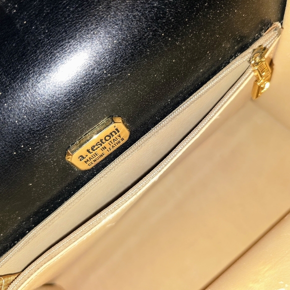 A. Textoni Black Leather Handbag With Lock - Picture 9 of 10